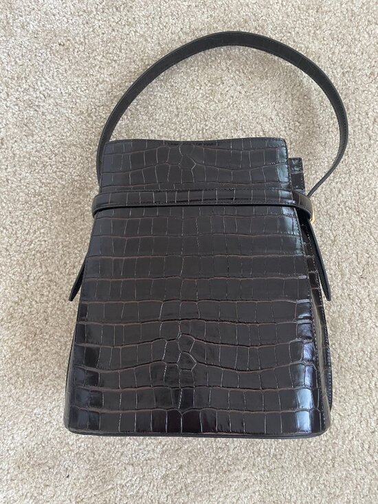 Toteme Belted Bucket Bag - Picture 4 of 8